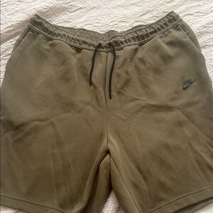 Nike Men's Olive green Athletic Shorts